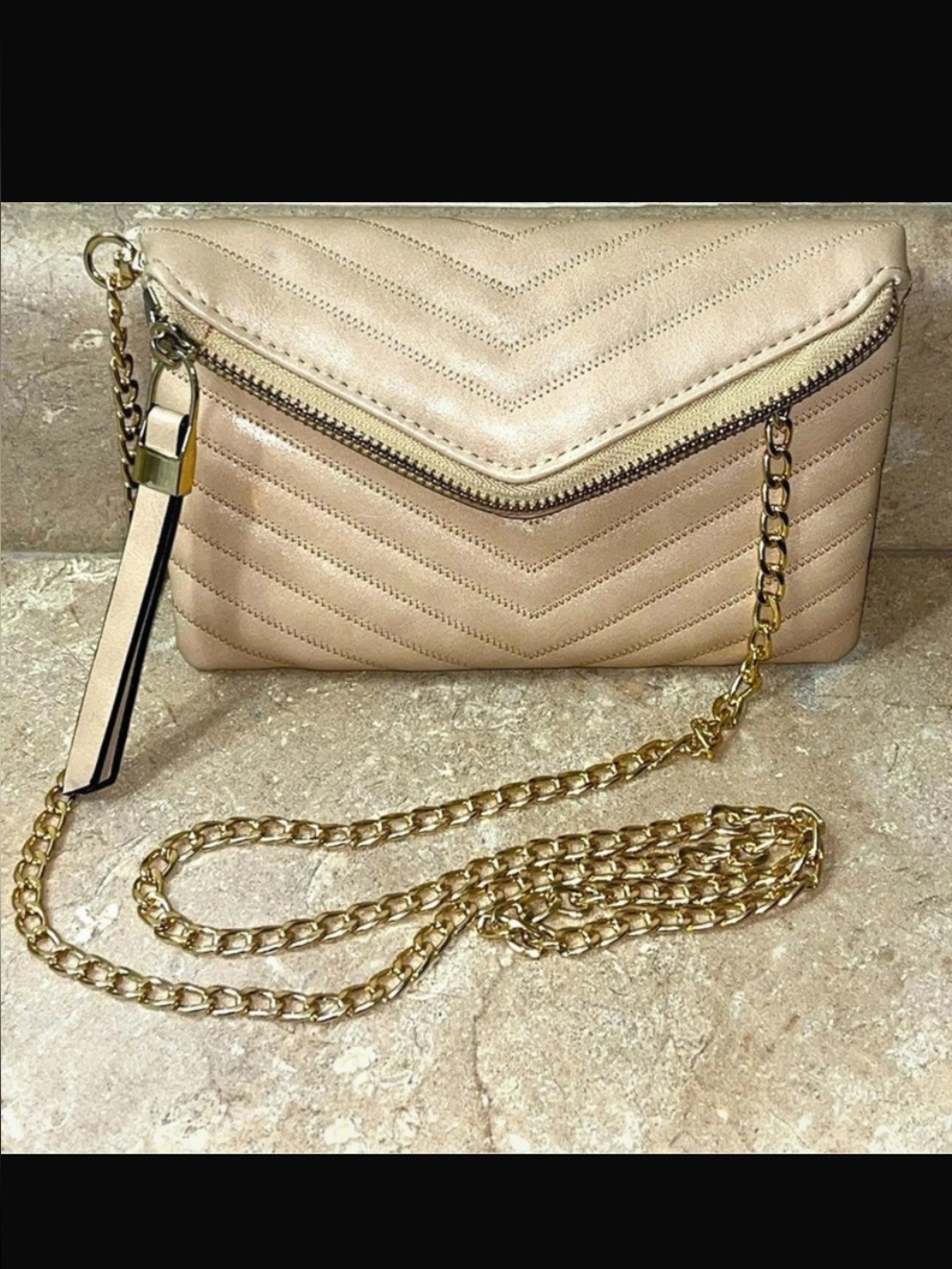 Urban Expressions Quilted Vegan Leather Crossbody Clutch Beige
Removable Chain
